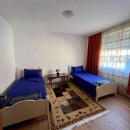 Simple & Apartamento Tirana